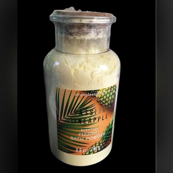 Simple Pleasures Scented Fizzing Bath Powder in Passion Pineapple! - Picture 2 of 4